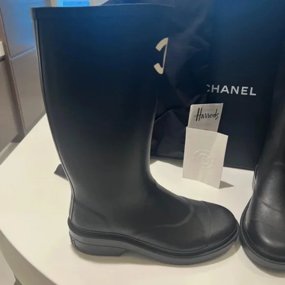 CHANEL Black Ankle Boots with Cream Logo - Picture 3 of 6